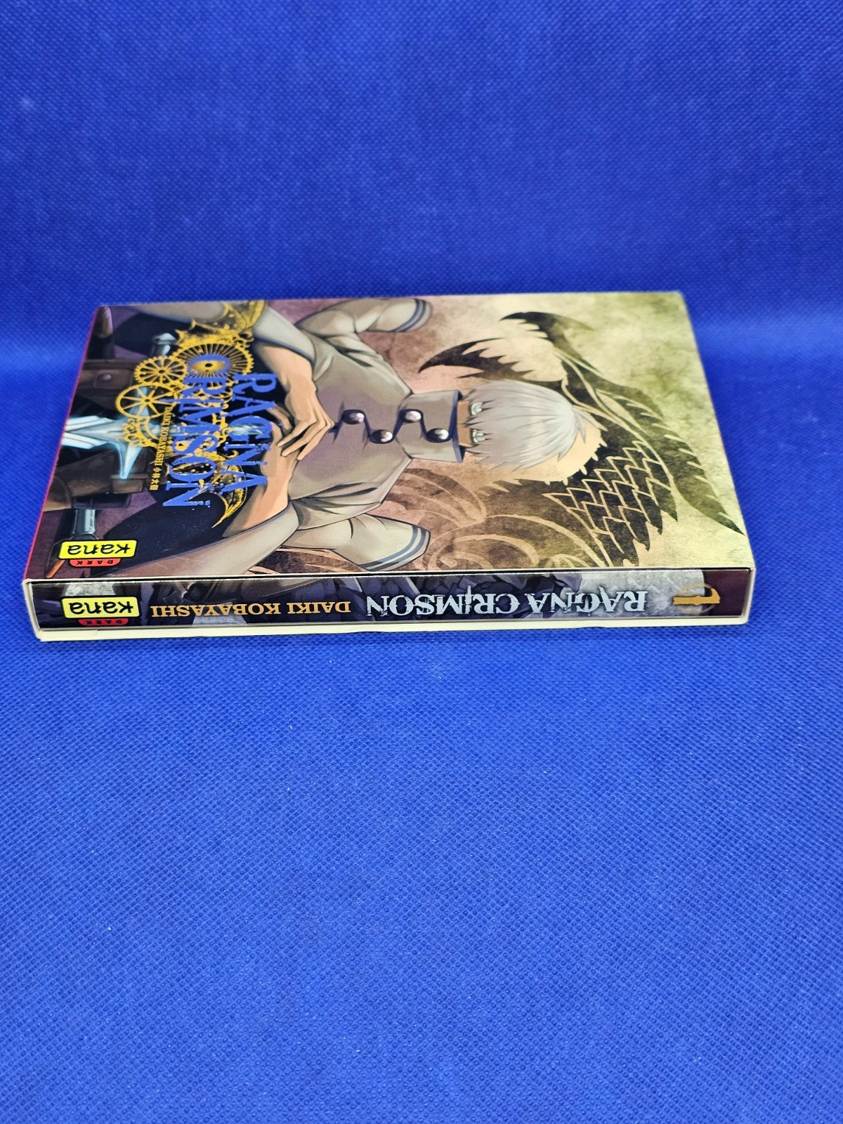 Ragna Crimson Tome 1 Manga Daiki Kobayashi Dark Kana VF Fourreau 18 cm3