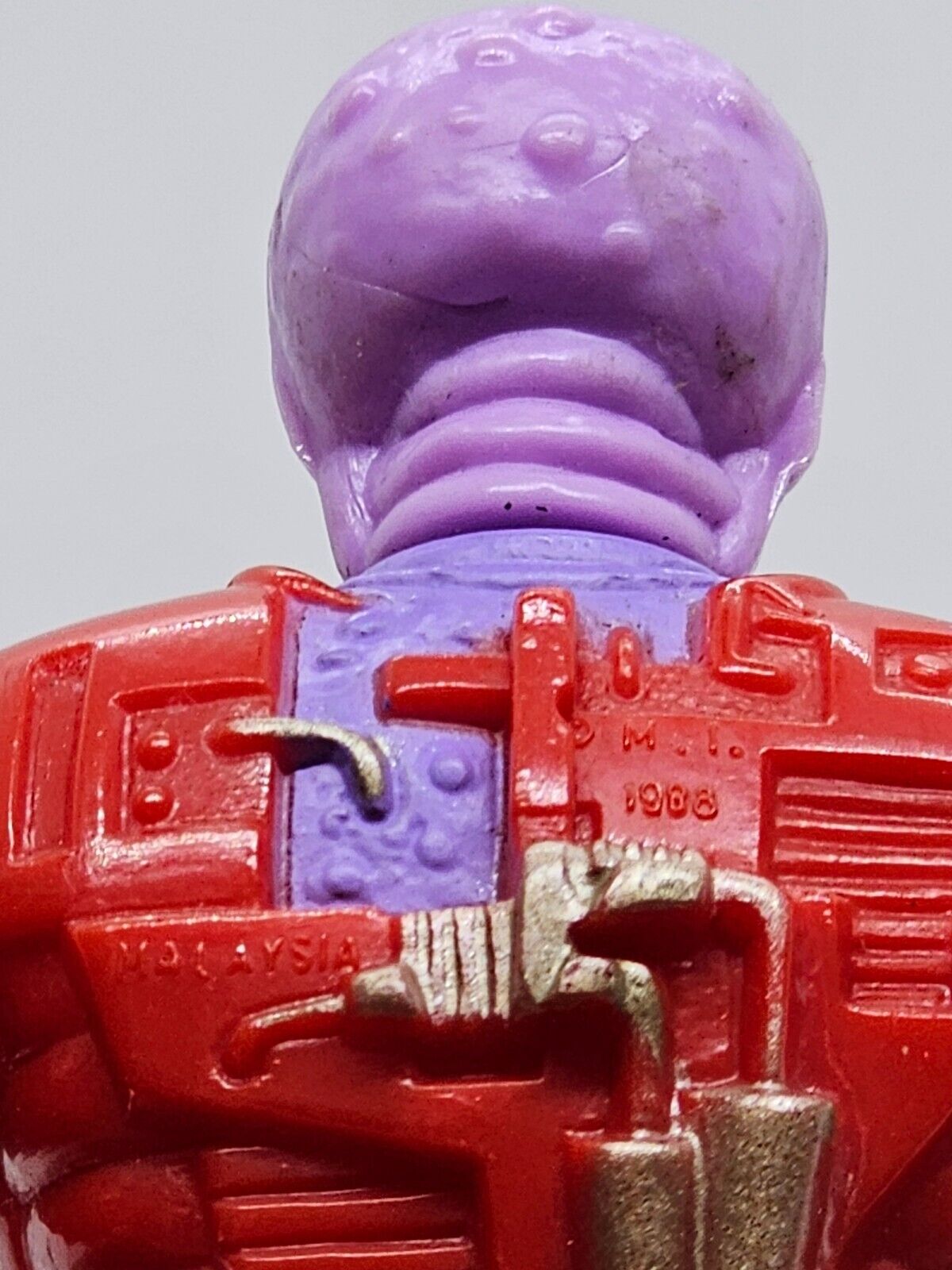 5561785