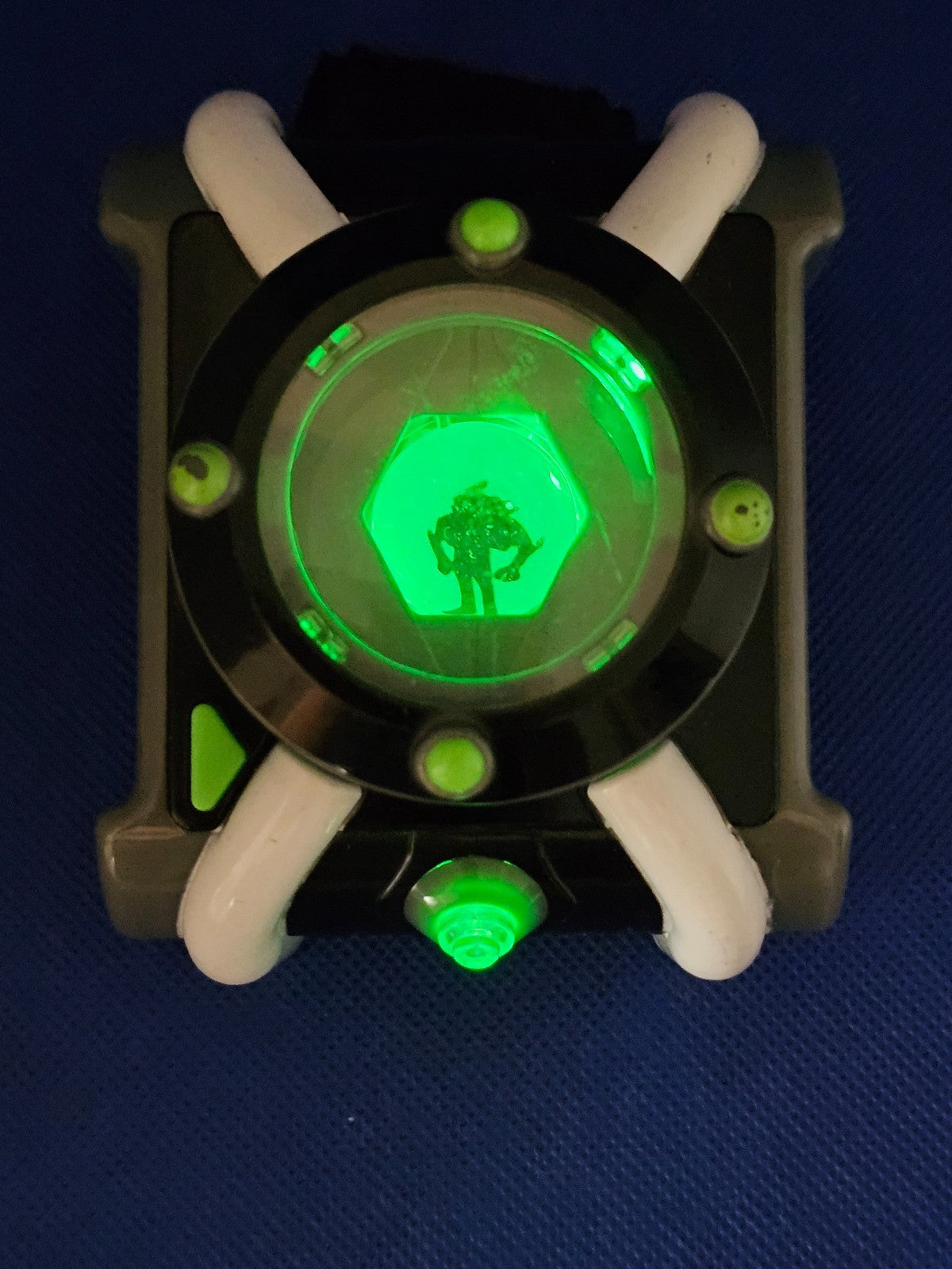 Omnitrix Deluxe Ben 10 électronique Cartoon Network 2017 référence 769315
