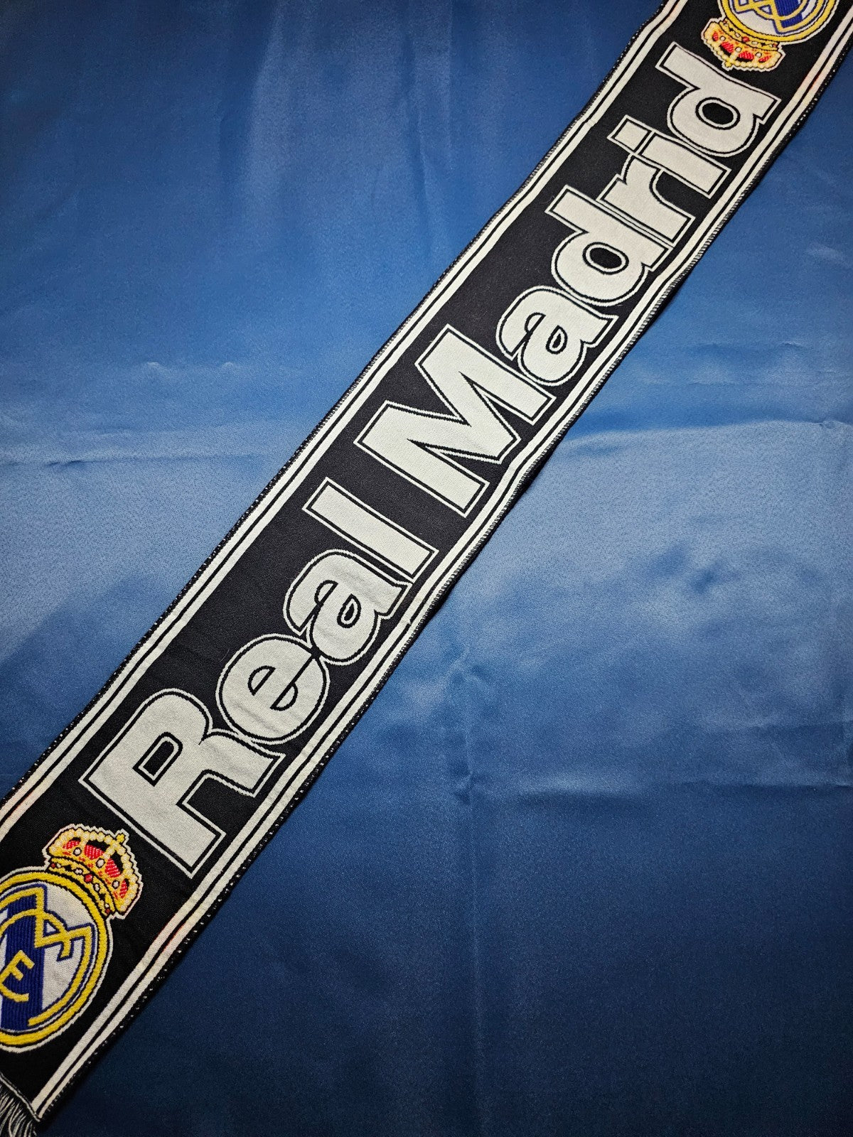 Écharpe Football Real Madrid CF Supporter Noir Blanc Logo Brodé2