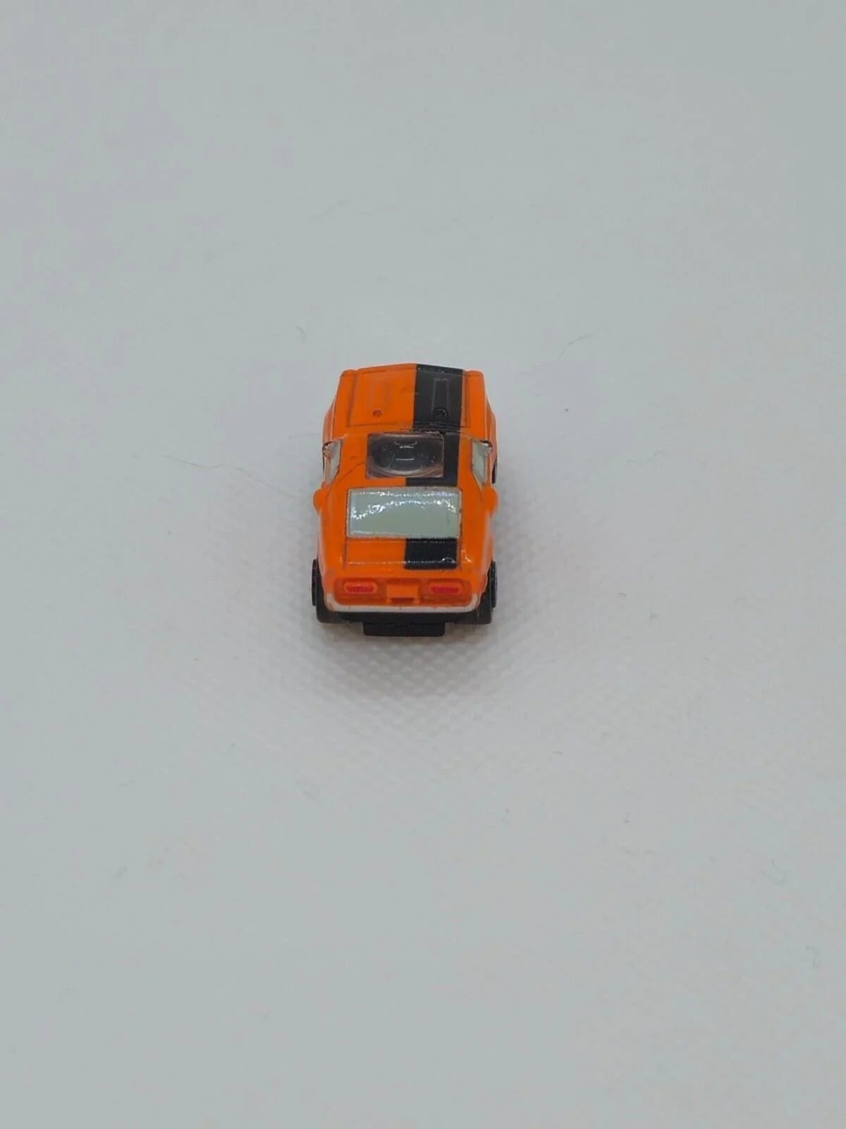 5561800