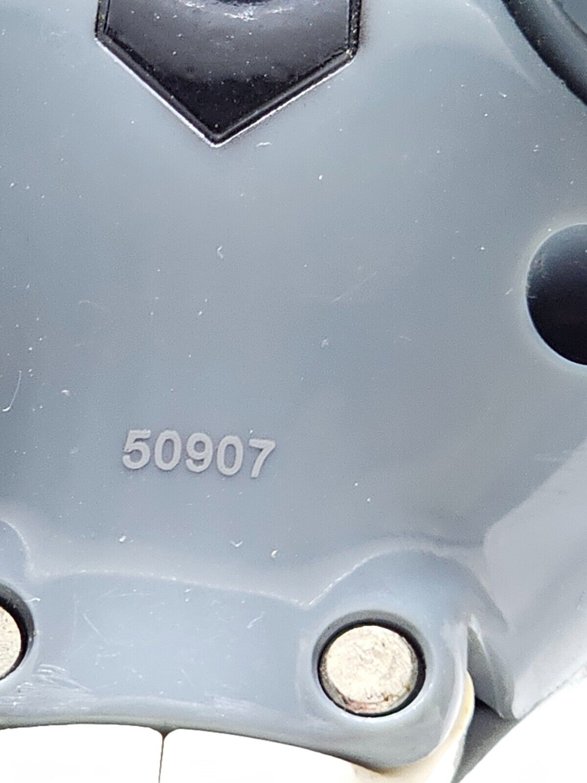5561962