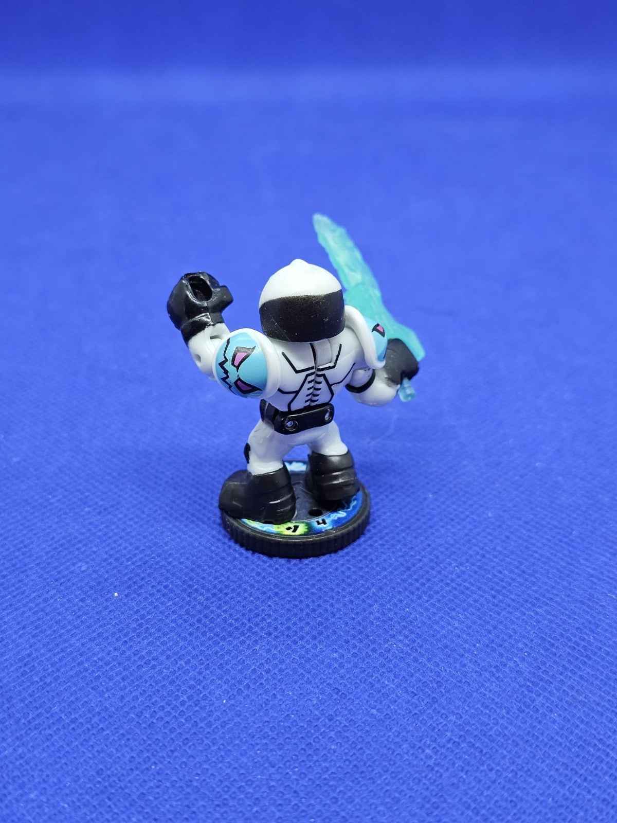Cryo Prime Akedo Série 2 Classic Moose Toys figurine avec arme