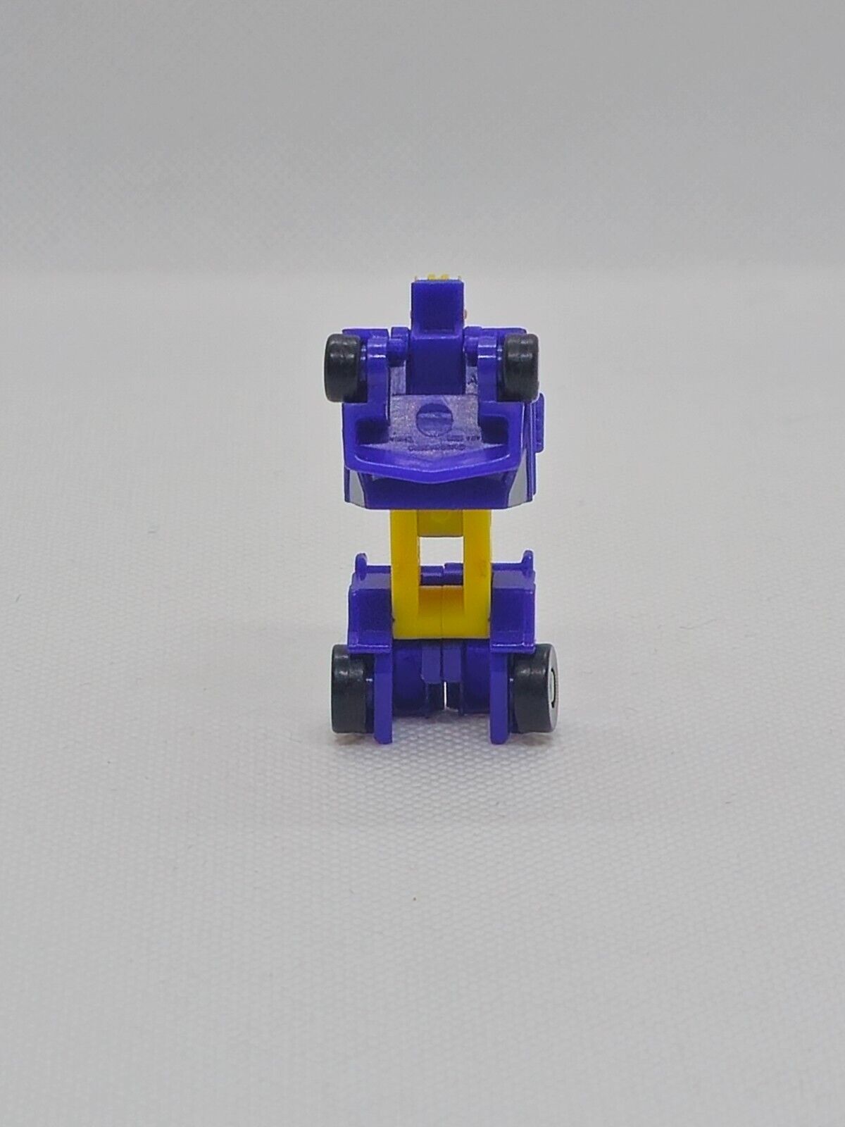 5561949