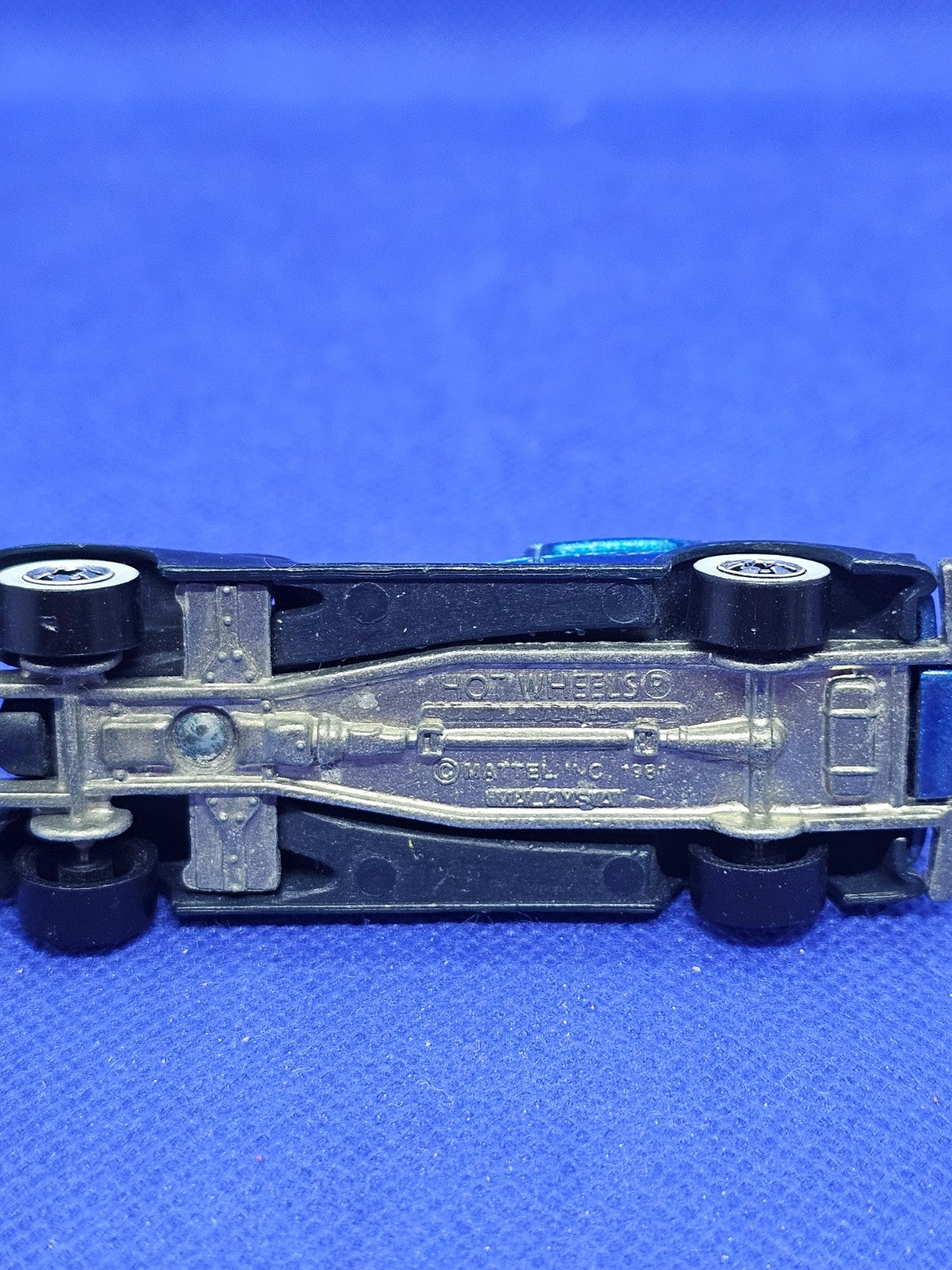 35 Classic Caddy Hot Wheels Cadillac 1981 Malaysia Bleu Métallisé 7 cm4