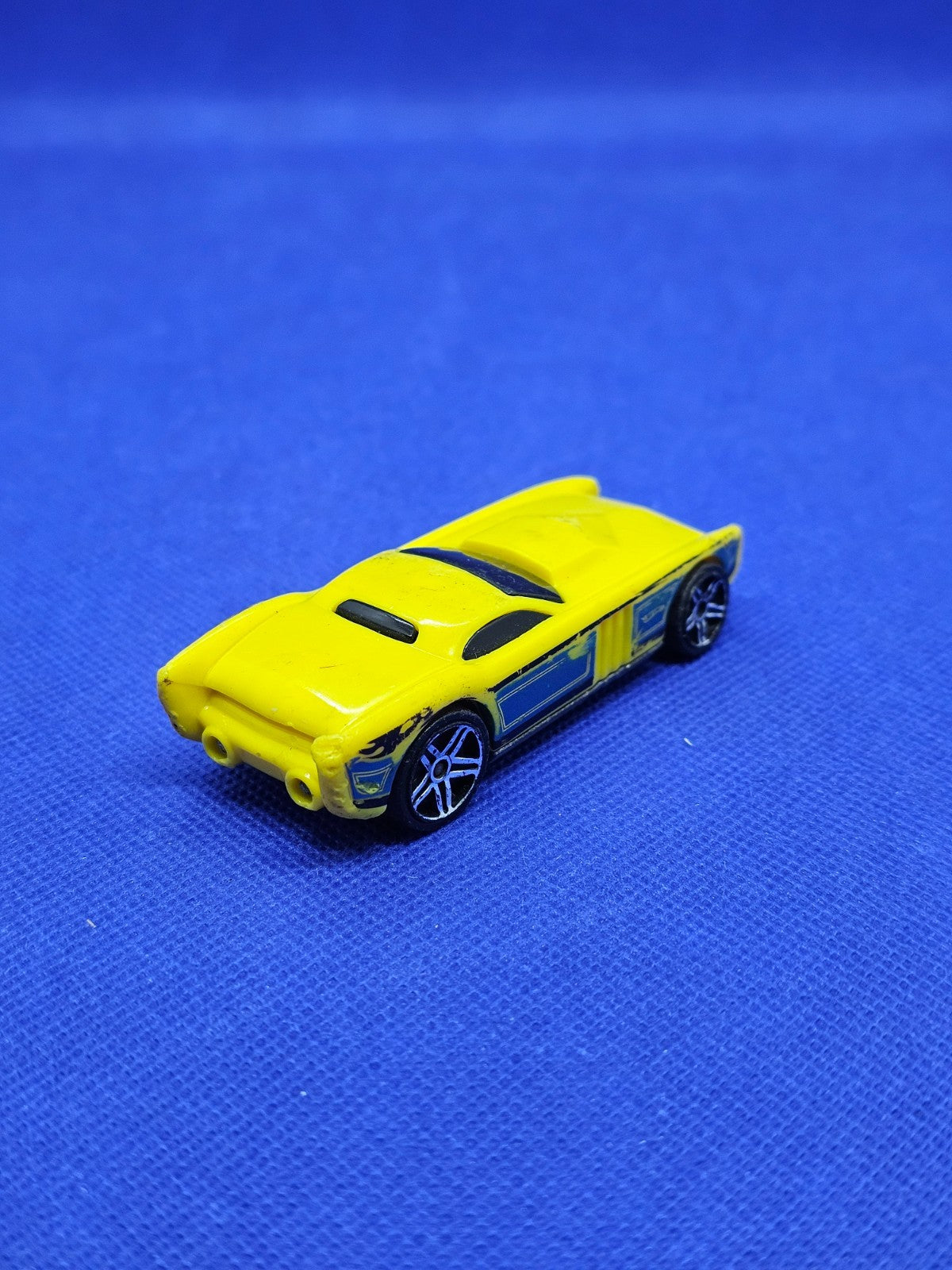 The Gov'ner Hot Wheels 2003 Mattel Voiture Miniature Jaune Bleue 7,8 cm1