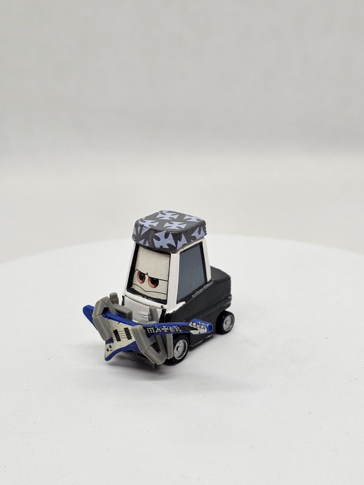 6761573
