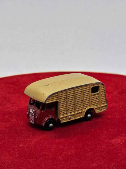 Matchbox Lesney #35 Marshall Horse Box MK7