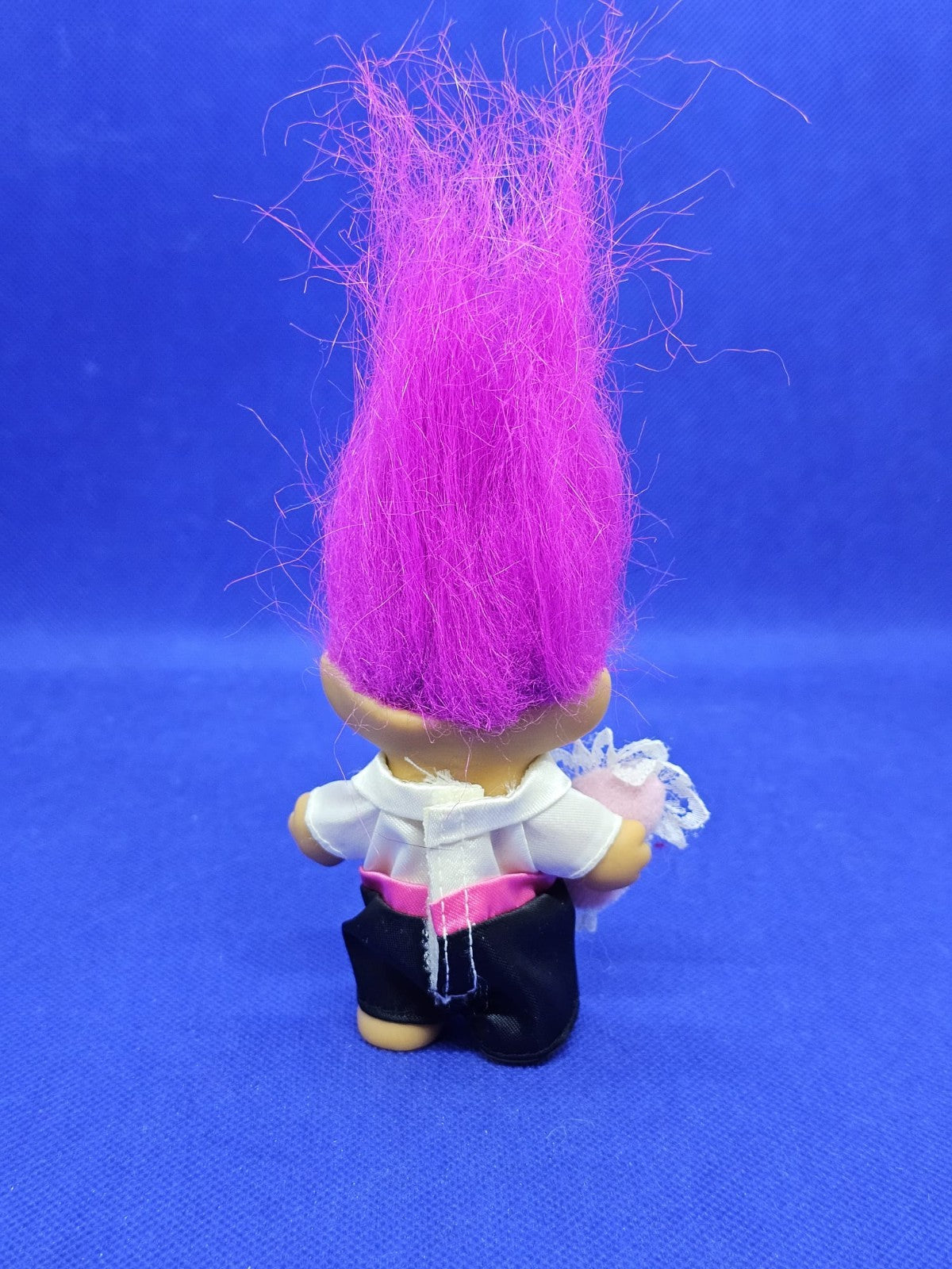 Troll Russ Mariage Cheveux Violets Costume Noir Cœur Rose Vintage 15 cm1