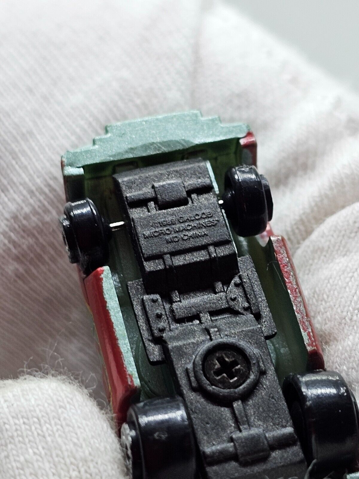6404937