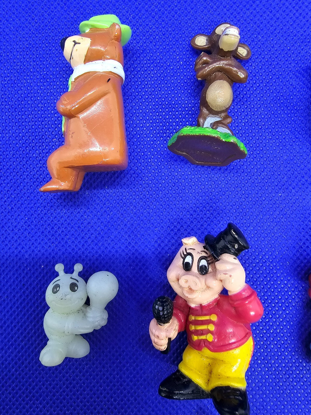 Lot 7 mini figurines Kinder et jouets divers vintage personnages dessin animé1