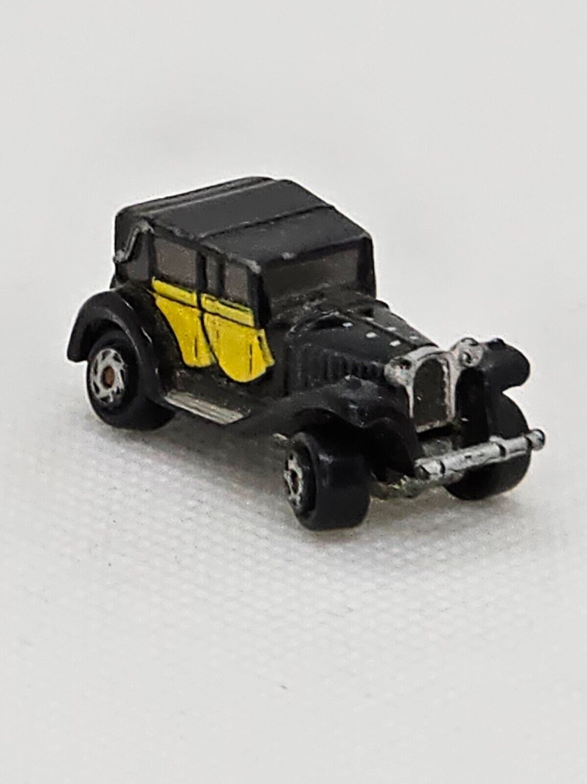 5561648