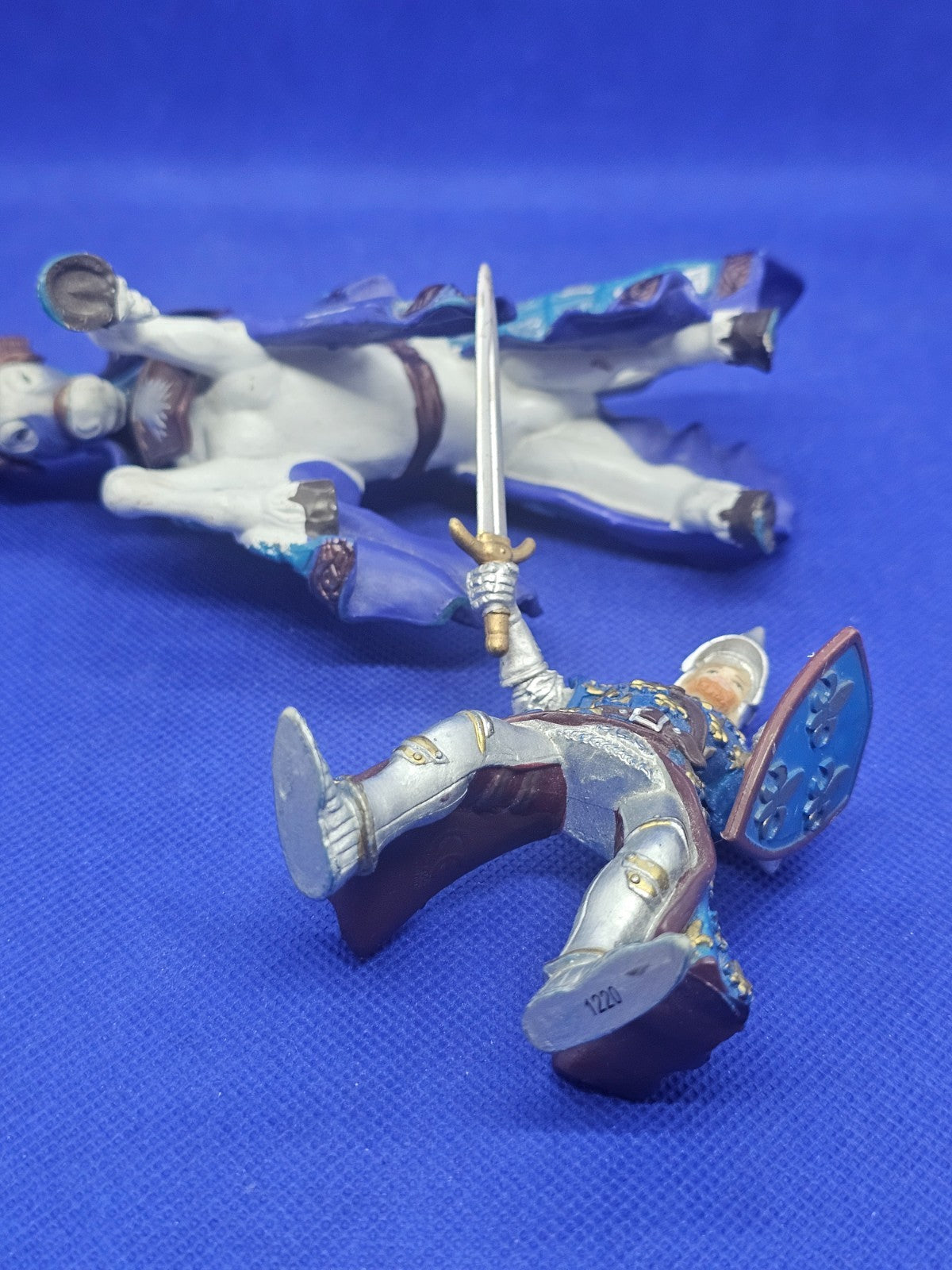 Chevalier Bleu Fleur de Lys et Cheval Licorne Papo Médiéval Lot 2 Figurines5