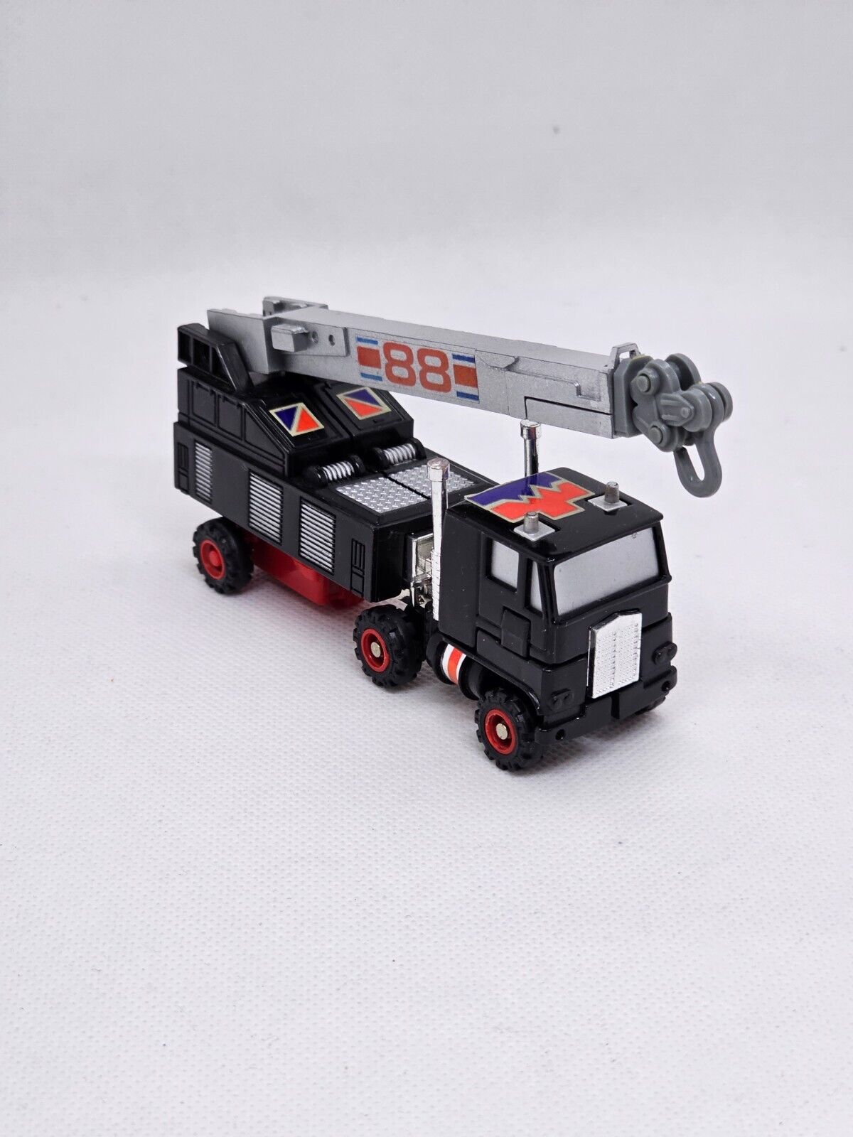 5880618