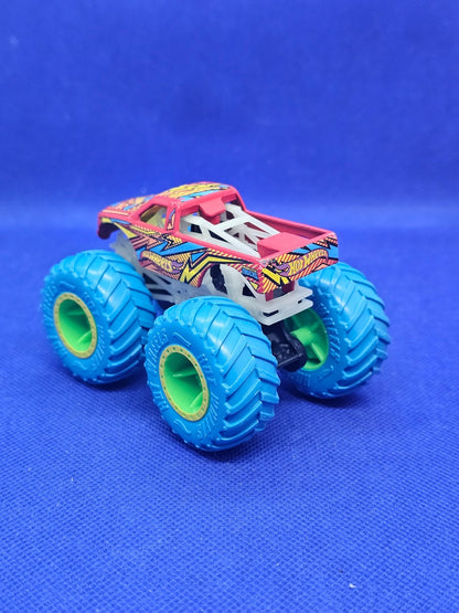 Hot Wheels Monster Trucks Torque Terror Glow In The Dark 164 Mattel 9 cm1