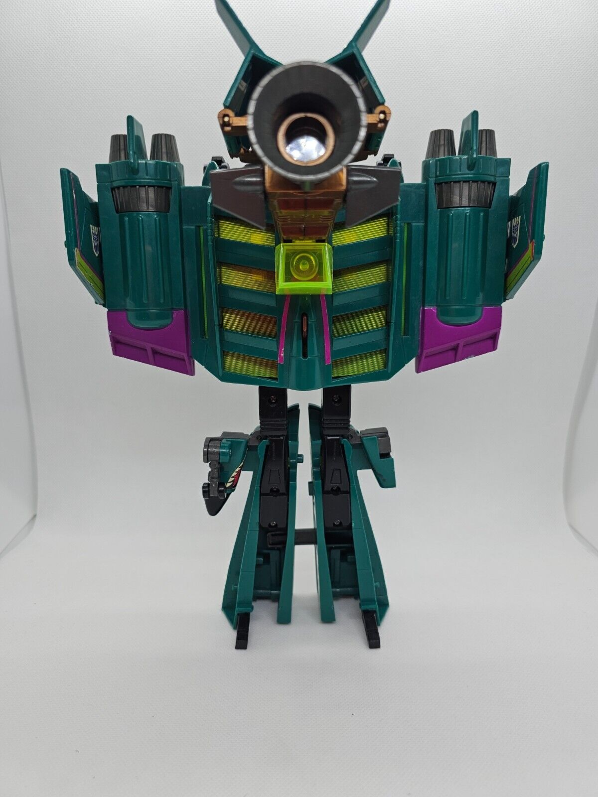 5562132