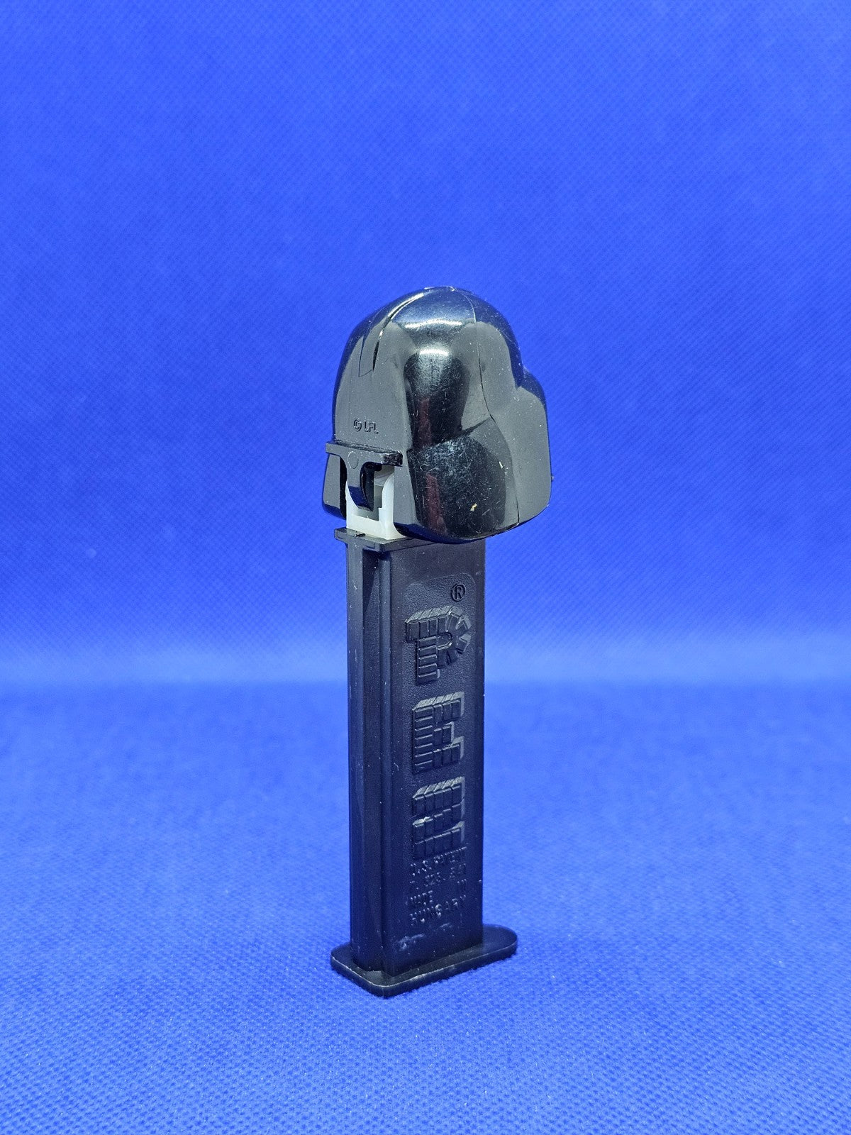 PEZ Dark Vador Star Wars Distributeur Bonbons Noir Made in Hungary1