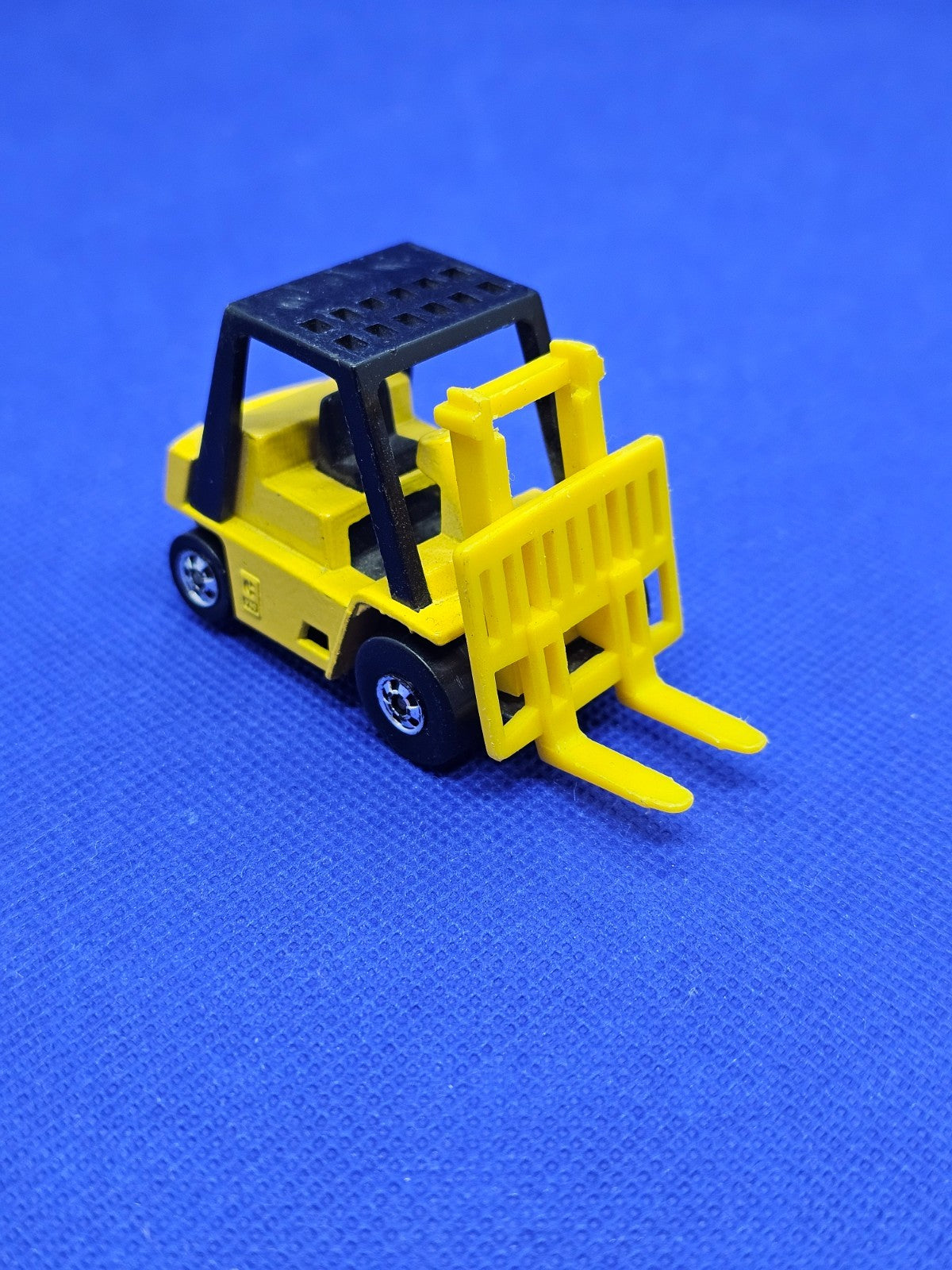 Hot Wheels Caterpillar Forklift Chariot Élévateur Mattel Malaysia 1979 6 cm1