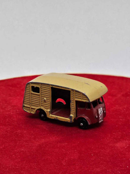 Matchbox Lesney #35 Marshall Horse Box MK7