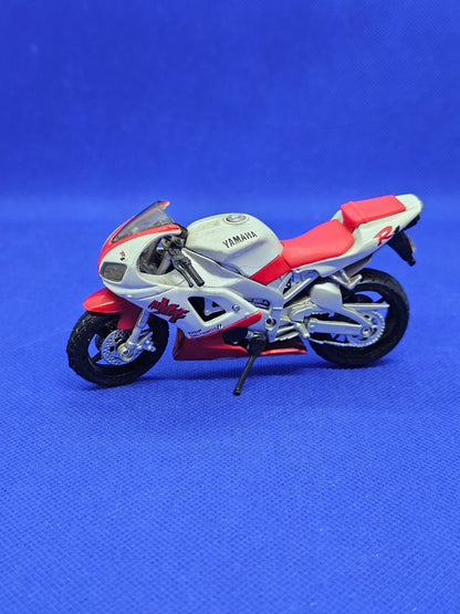 Maisto Yamaha YZF R1 118 Moto Miniature Blanc Rouge Die Cast1