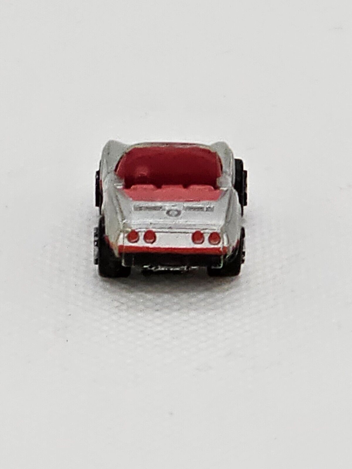 5561649