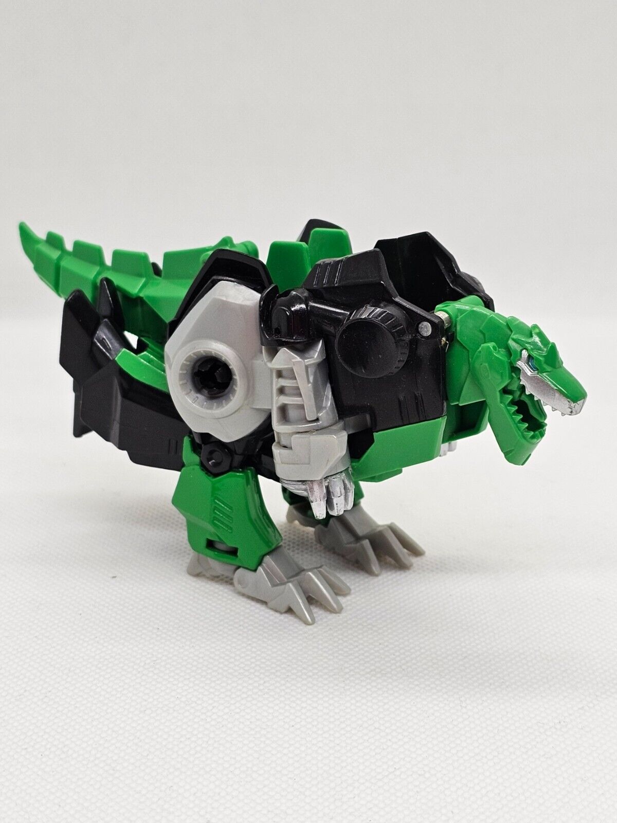 5561696