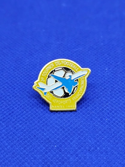 Pins 3e Tournoi de Football des Aéroports Francophones Nantes 1993 Avion Ballon0