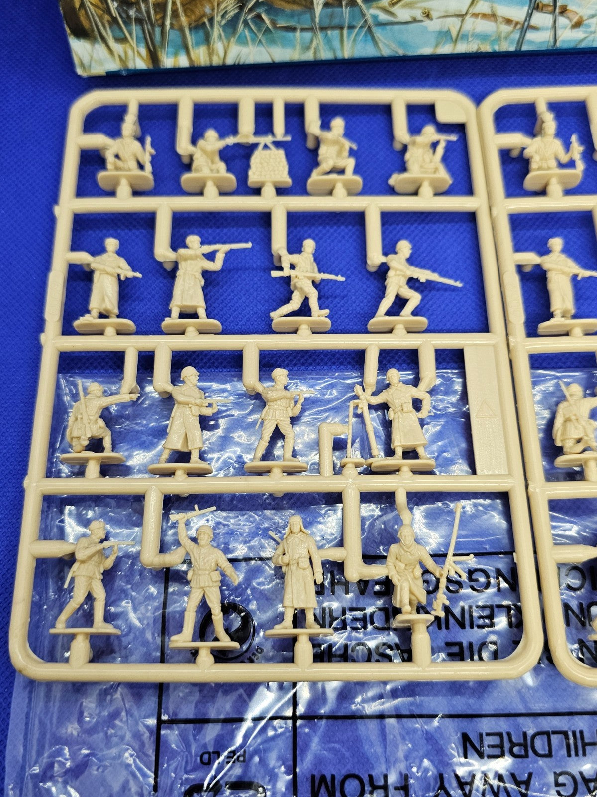 Italeri Russian Infantry Winter WWII 6069 32 Soldats Russes 172 2005 Incomplet3