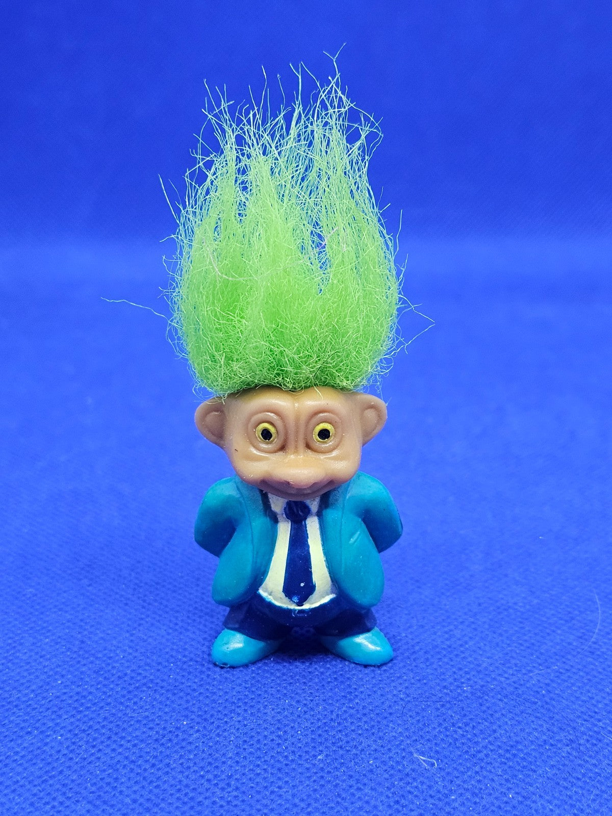 Troll SOMA Businessman Costume Cravate Cheveux Verts Vintage Années 900