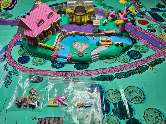 Polly Pocket Magical Movin Pollyville 1996 Bluebird Complet Tapis Vintage0