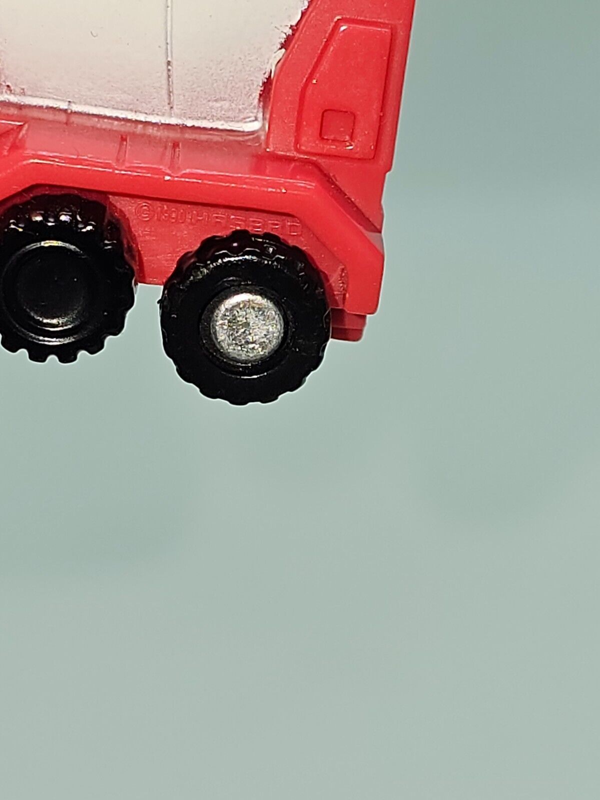 5561827