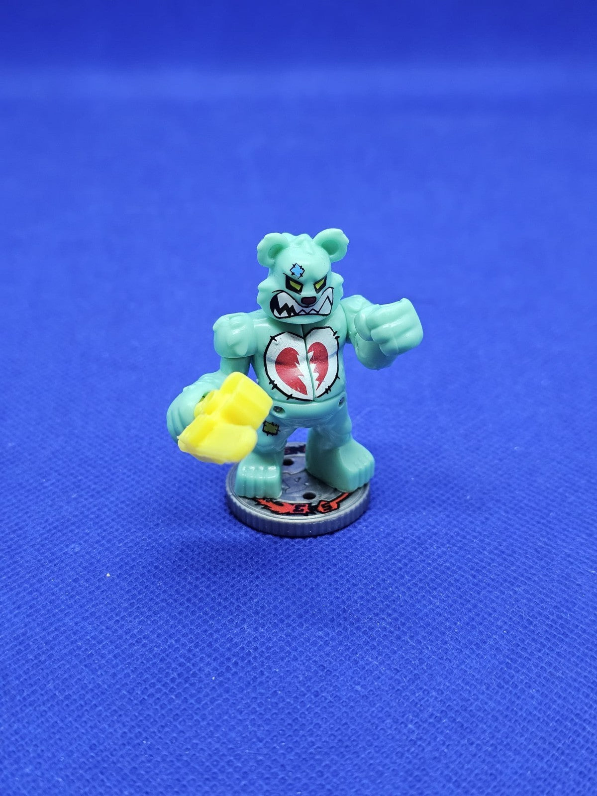 Shreddy Bear Akedo Série 1 Epic Moose Toys 2021 figurine avec tronçonneuse0
