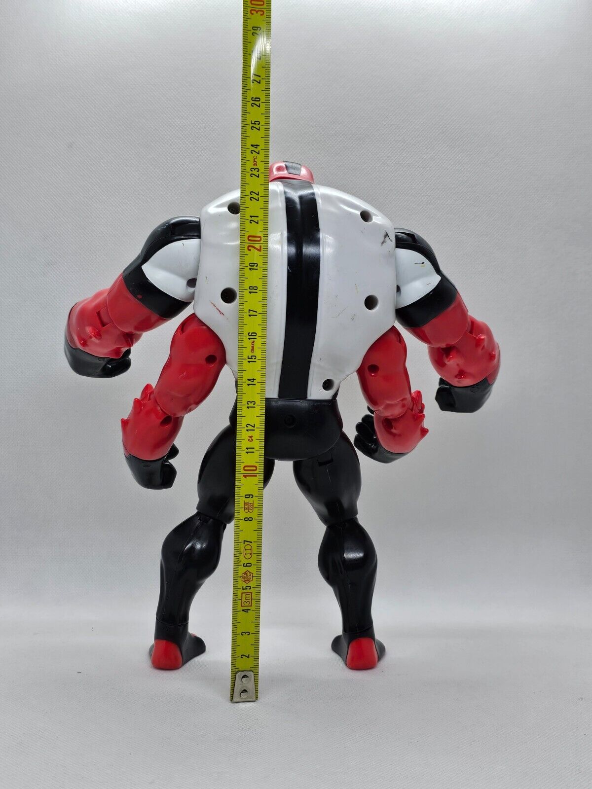 5561977