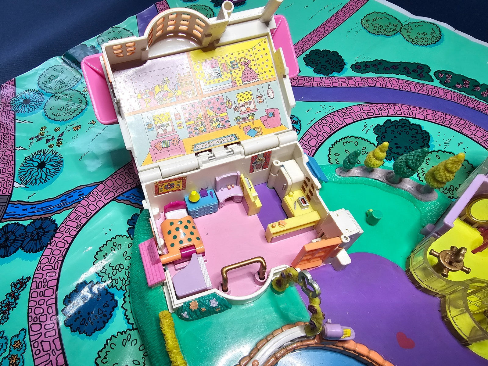Polly Pocket Magical Movin Pollyville 1996 Bluebird Complet Tapis Vintage7