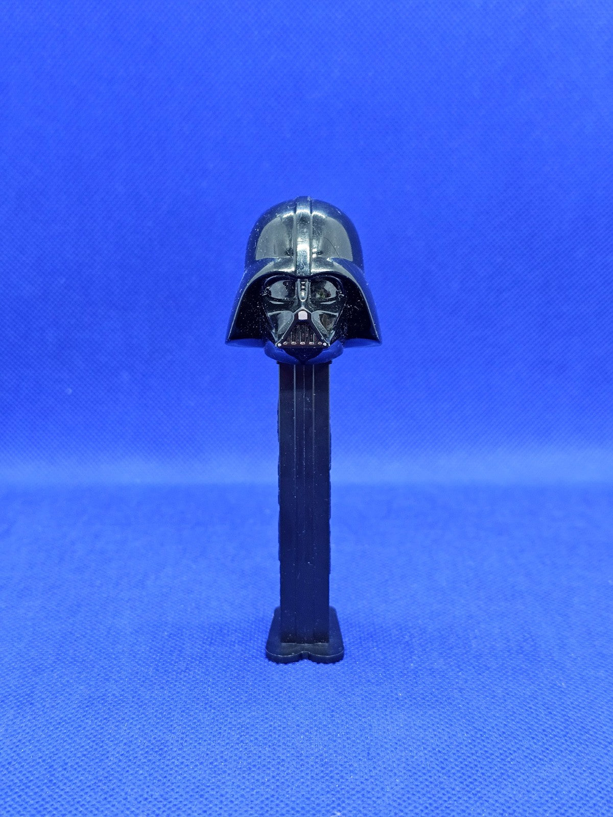 PEZ Dark Vador Star Wars Distributeur Bonbons Noir Made in Hungary0