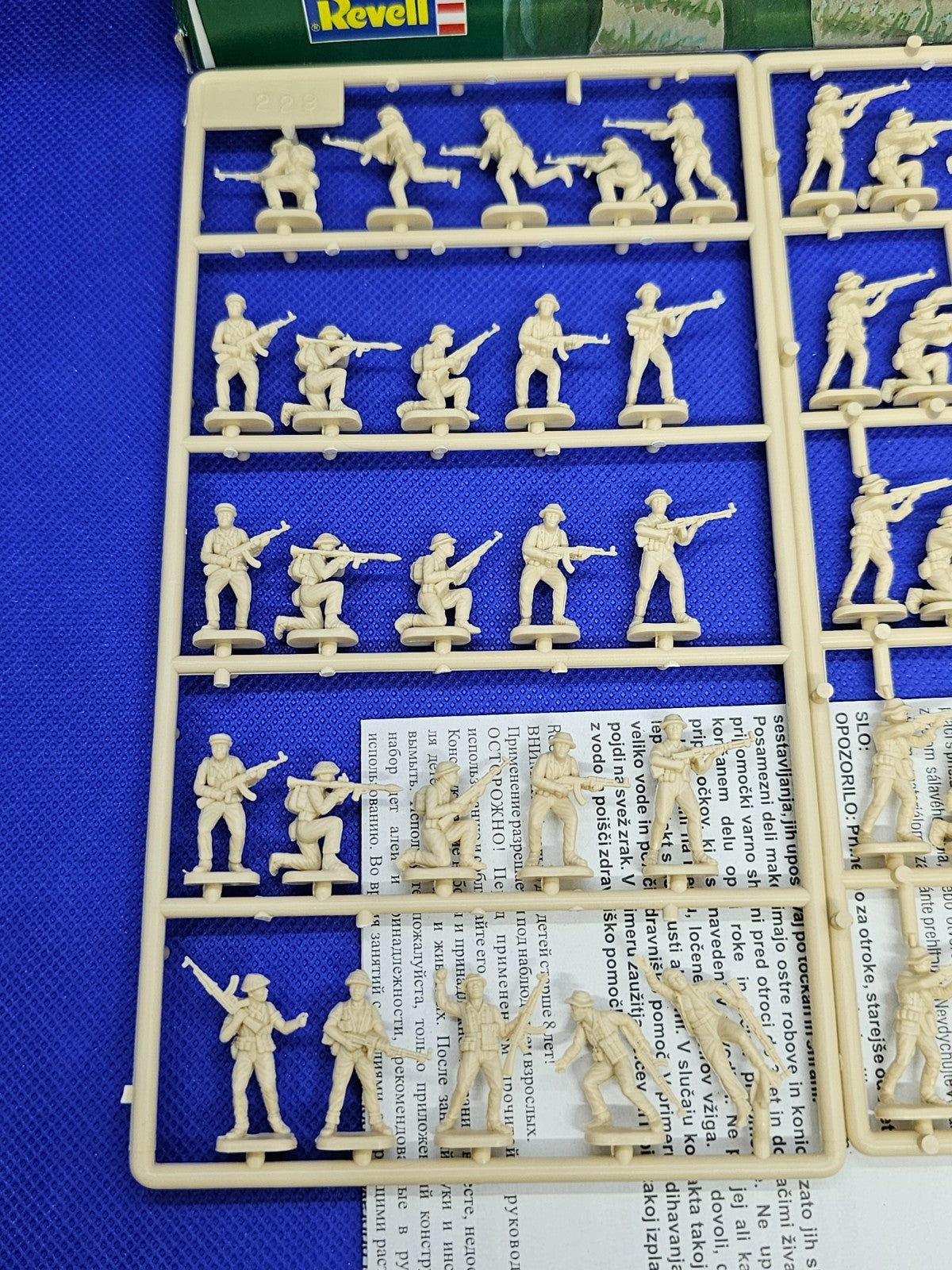 Vietkong Vietnam War Revell 02526 Figurines 172 50 Soldats Complet3