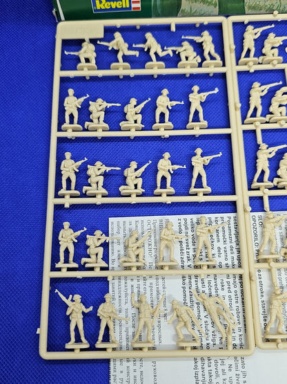 Vietkong Vietnam War Revell 02526 Figurines 172 50 Soldats Complet3