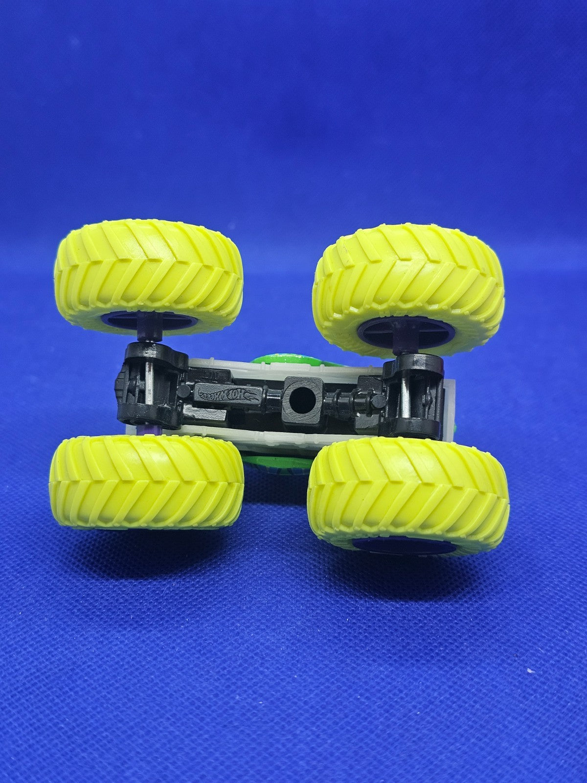 Hot Wheels Monster Trucks Motosaurus Glow In The Dark 164 Mattel 9 cm2