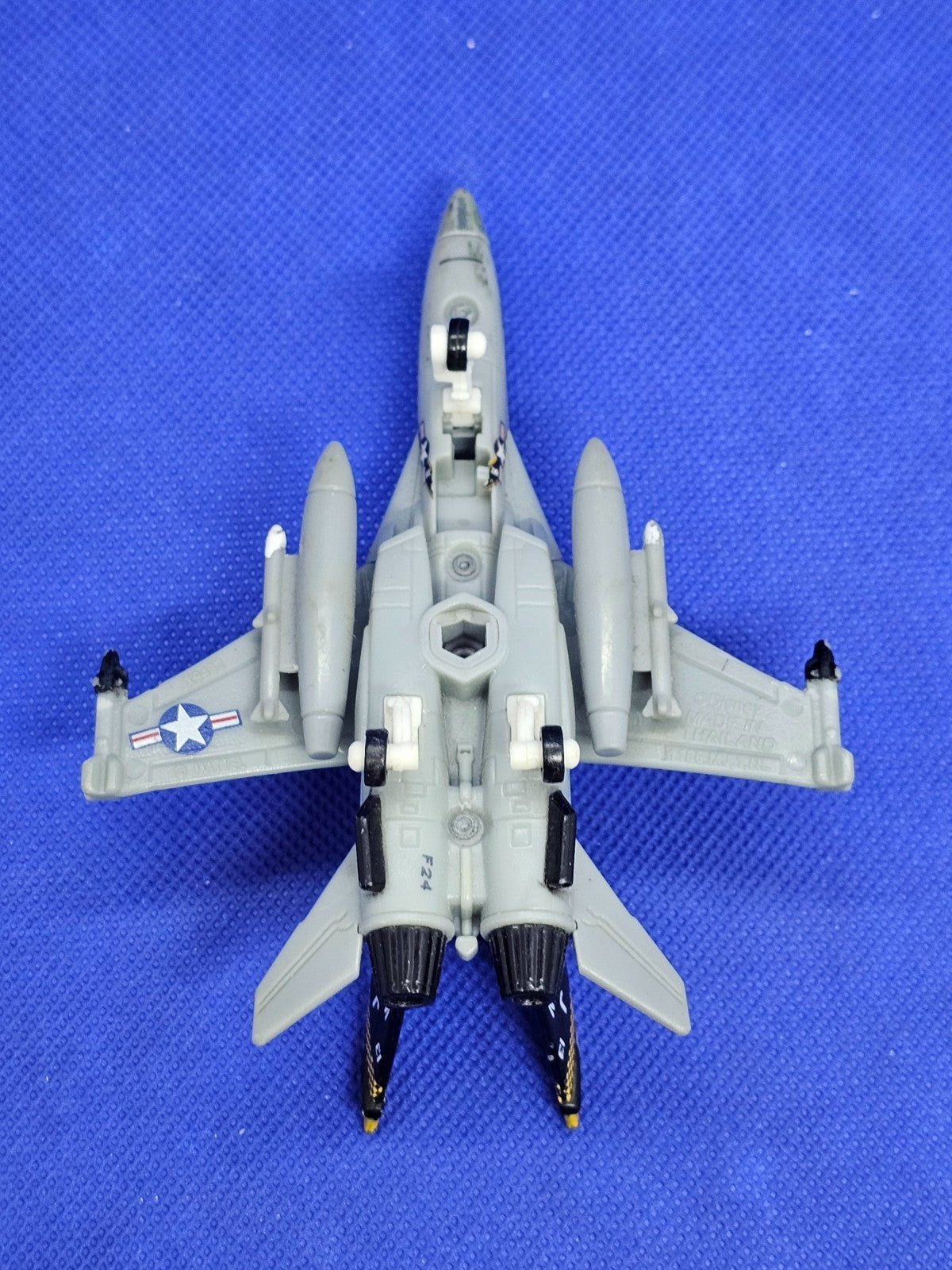 Bravo Disney Planes Mattel 155 Avion Chasse Die Cast FA-18 20132