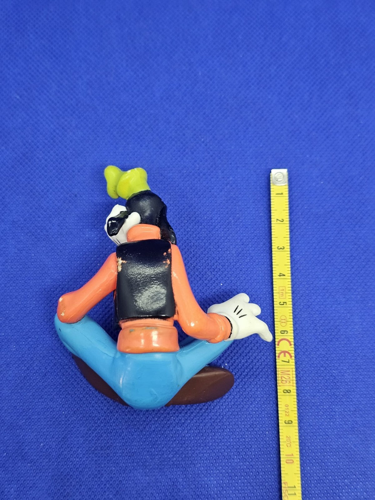 Dingo Goofy Disney Figurine PVC Assis Jambes Croisées 8 cm Vintage1