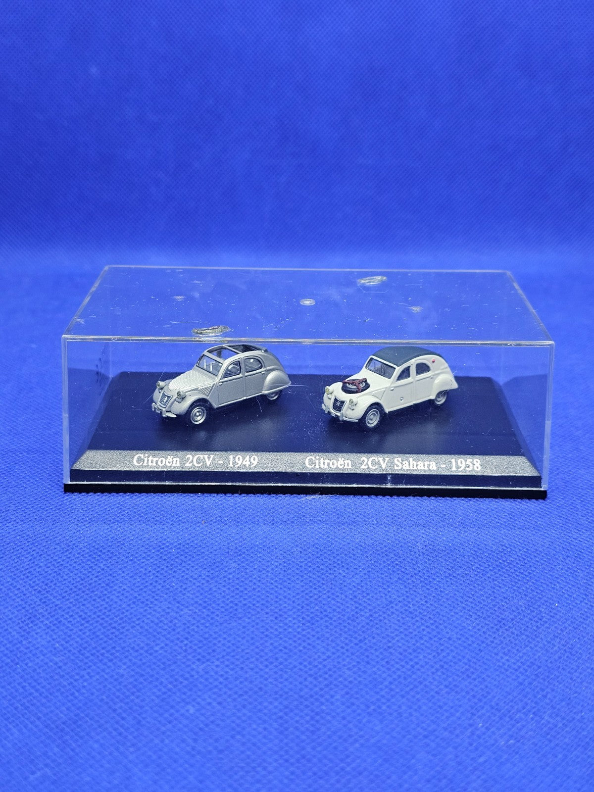 Coffret Citroën 2CV 1949 et 2CV Sahara 1958 Miniatures 187 HO0