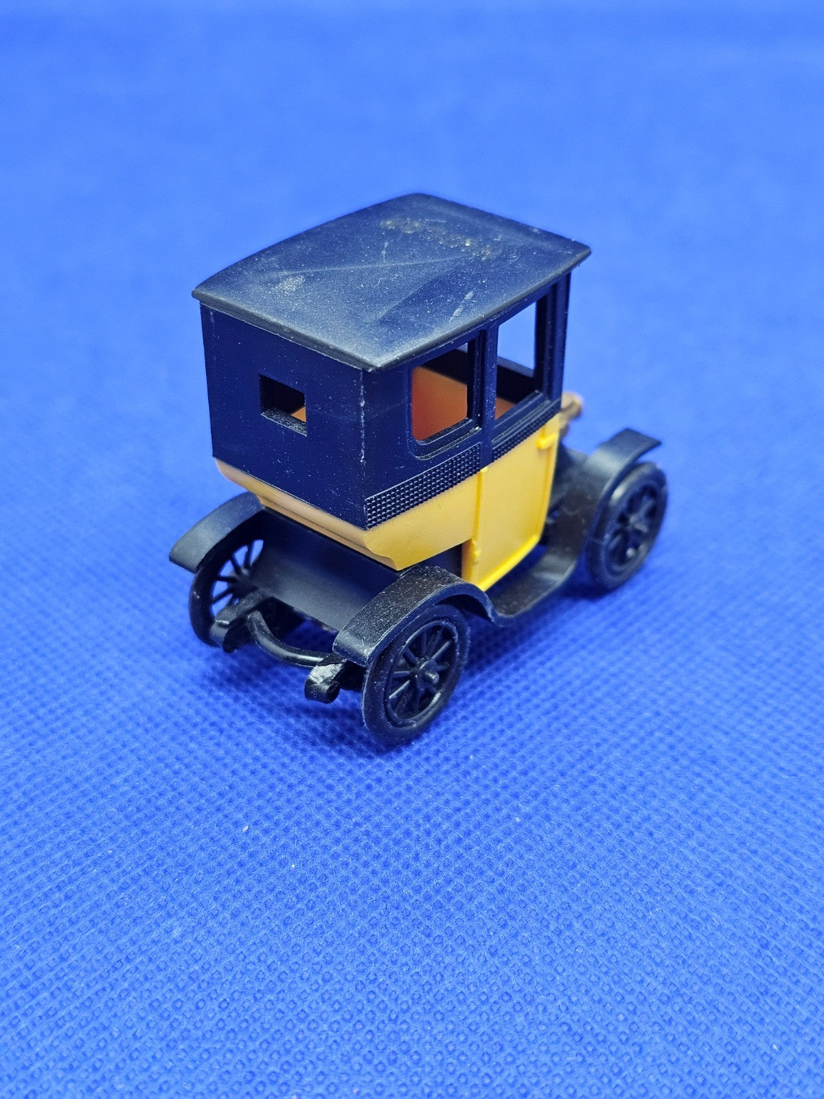 De Dion Bouton 1900 Coupé Docteur Huilor miniature publicitaire 6,5 cm1