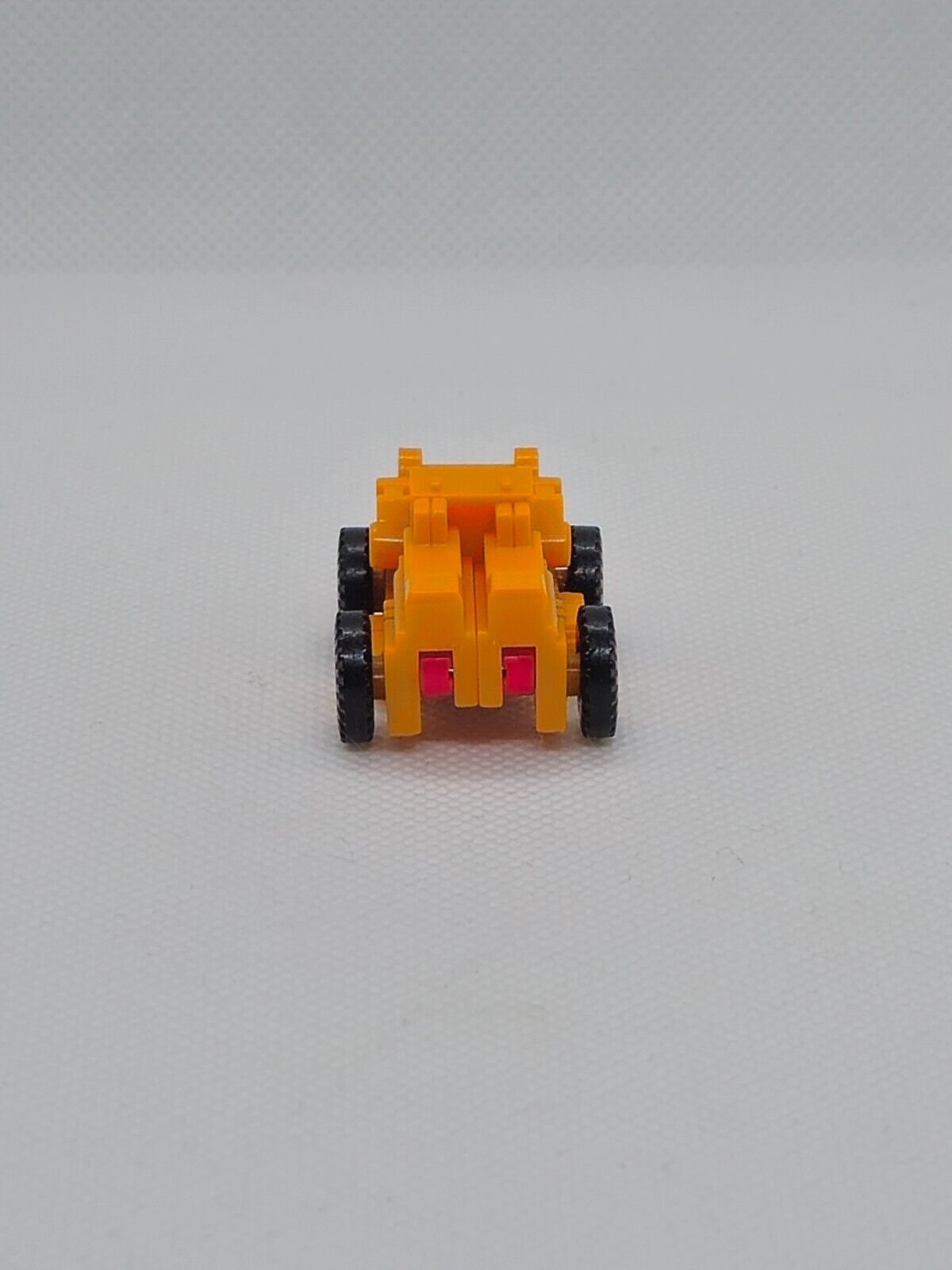 5561828