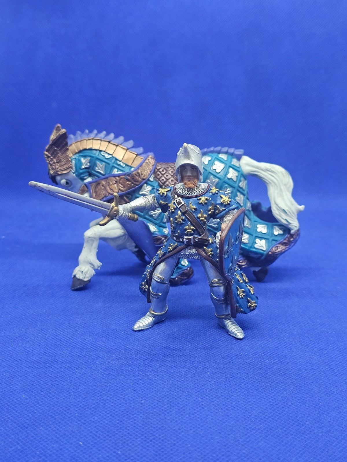 Chevalier Bleu Fleur de Lys et Cheval Licorne Papo Médiéval Lot 2 Figurines1
