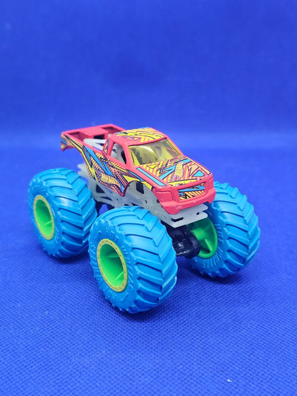 Hot Wheels Monster Trucks Torque Terror Glow In The Dark 164 Mattel 9 cm0
