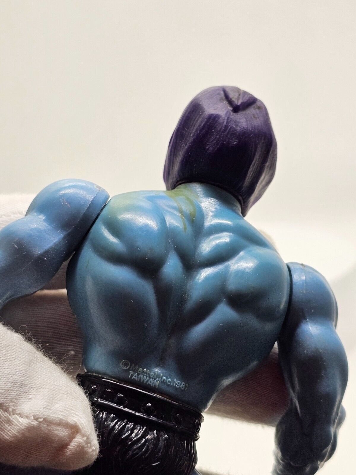 5562049