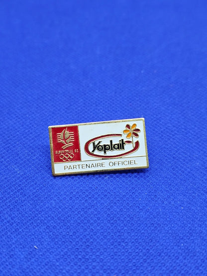 Pin's Yoplait Partenaire Officiel Jeux Olympiques Albertville 1992 Vintage0