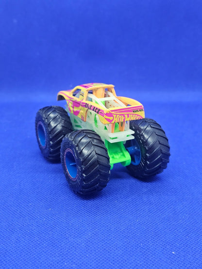 Hot Wheels Monster Trucks Race Ace Glow In The Dark 164 Mattel 9 cm1