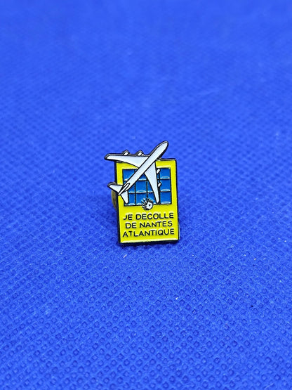 Pins Je Decolle de Nantes Atlantique Avion Aeroport Aviation Années 19900