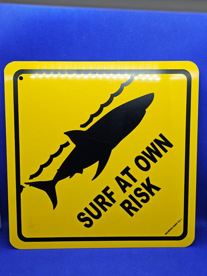Plaque Déco Surf at Own Risk Requin, Surf Vintage, Seaweed Surf Co, 30 cm0